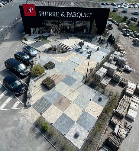 Magasin Pierre et Parquet avec un showroom de dallage