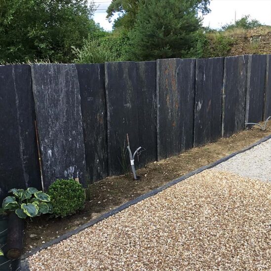Chantier client avec palis schiste rives sciés