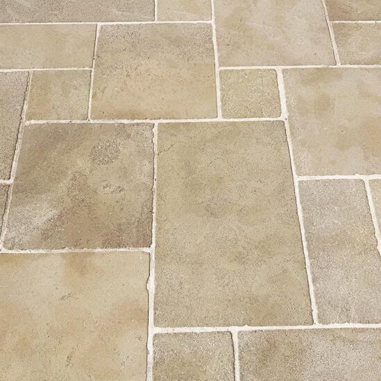 Dallage en Pierre Mera beige au format OPUS