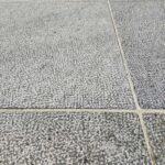 Détails de la pierre bleue en finition bouchardée