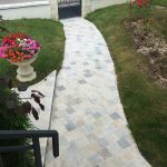 allée de jardin avec des pavés mera bayard