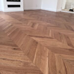 Parquet massif village dans une pièce de vie