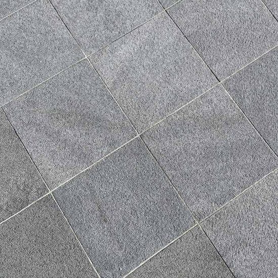 paves pierre bleue bouchardee