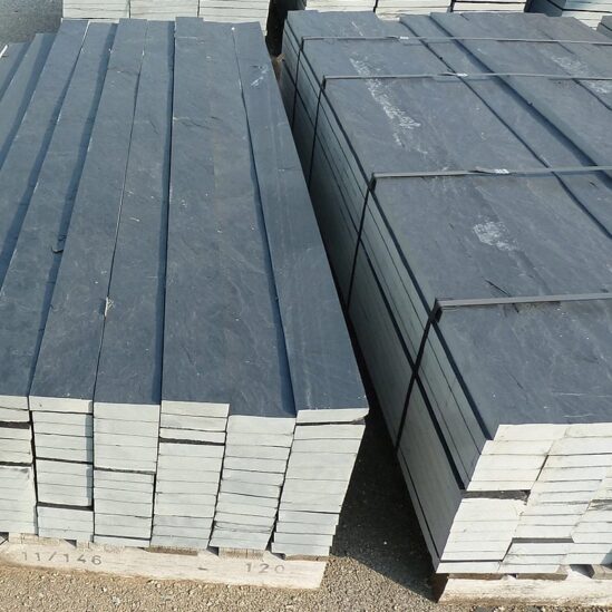 Stock des piquets en ardoise sans oxyde