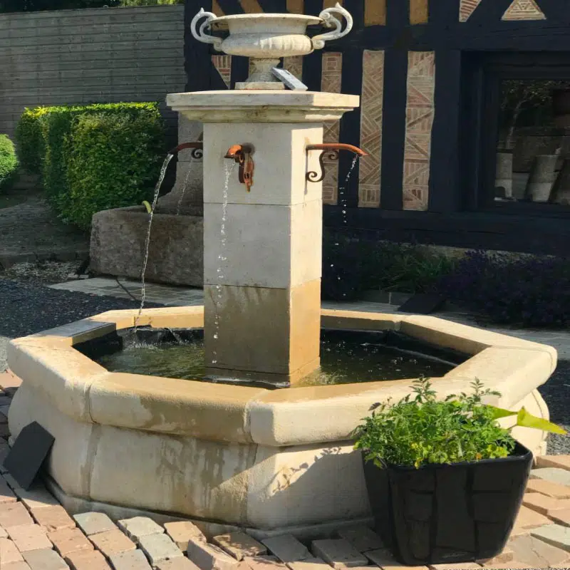 Fontaine murale d'extérieure en zellige marocain