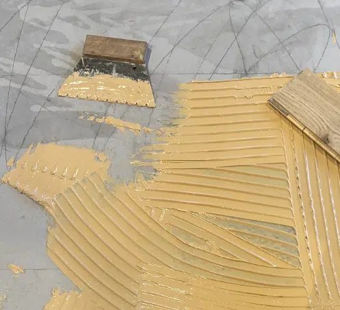 Pose collée d'un parquet