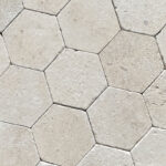 Dalles hexagones en pierre française beige