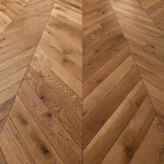 Parquet design en point de Hongrie massif