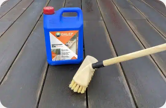 étape 3 application du Dalep nettoyant bois