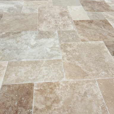 Dallage Travertin Mix en grand format OPUS 60 cm