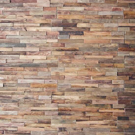 Mur en plaquette de parement en bois flotté
