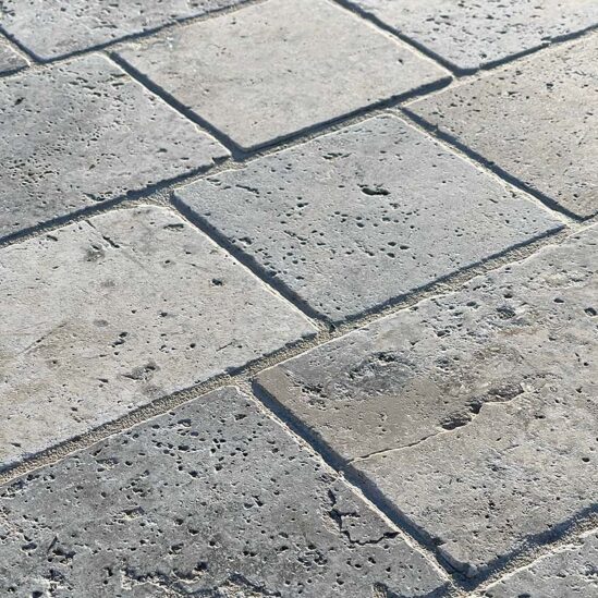 Pavés Travertin Gris 1er choix - vieilli
