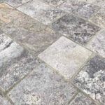 Pavés travertin gris avec du joint gris