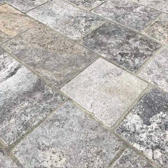 Pavés travertin gris avec du joint gris