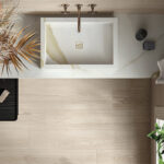 Ough Copahu dans une salle de bain en version 20x120 cm