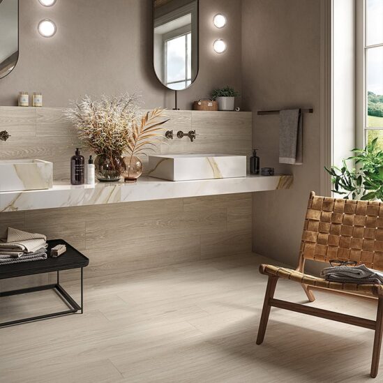 Ough Copahu au sol et au mur d'une salle de bain