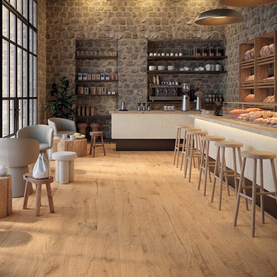 Izumi Chiaro modèle Autentico dans une boulangerie