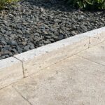 Délimitation d'une terrasse en Travertin