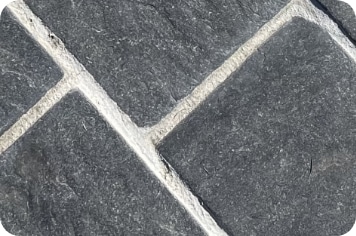 Joints des pavés en ardoise