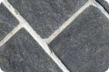 Joints des pavés en ardoise