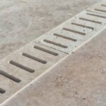 Caniveau percé en tRAVERTIN