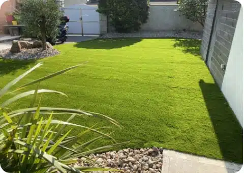 réalisation gazon synthétique - entrée jardin
