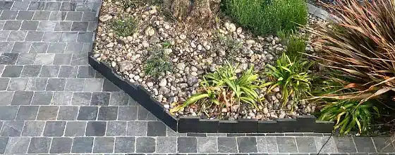 Aménagement paysager en pierre bleue