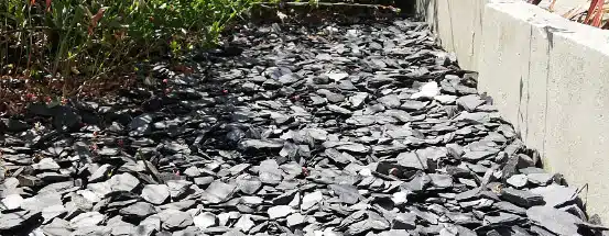 Pose du paillage en ardoise