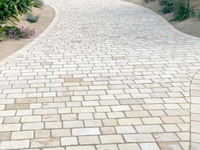Réussir l’aménagement d’une allée en pavé