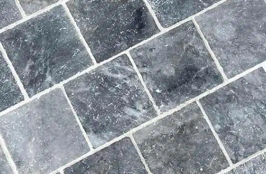 Pierre bleue pour une allée en pavé